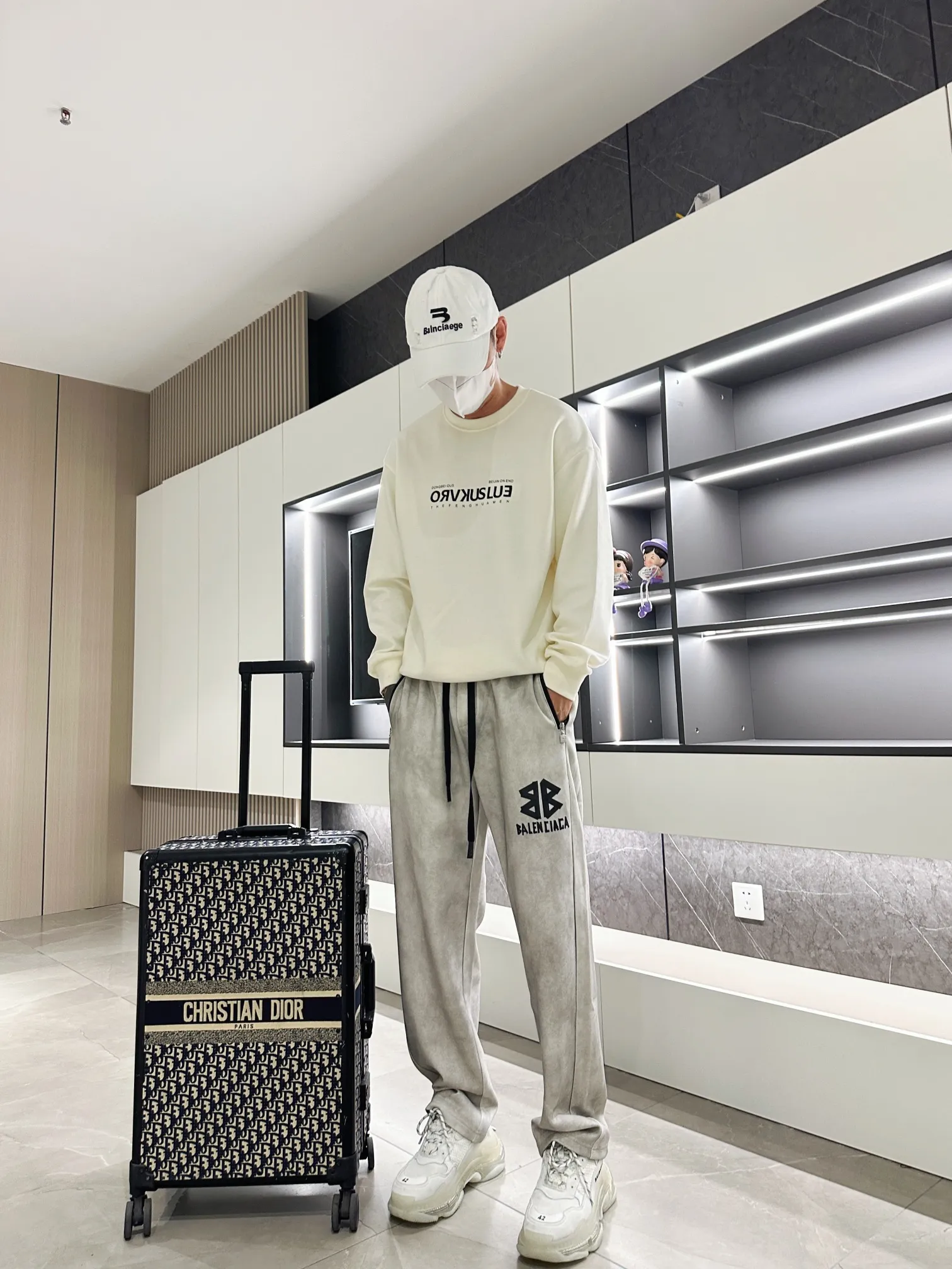 Balenciaga 🆕2026 Autumn and Winter New Arrival Casual Pants! The official website will be released simultaneously. Brand Classic LOGO casual pants, customized fabrics, excellent comfort and strong touch. Highly recognisable, perfect appearance and craftsmanship. Size:M-3XL